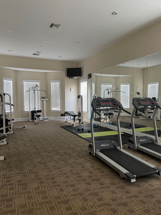 Building Photo - The Villas Condominiums  2/2 AVAILALBE NOW!