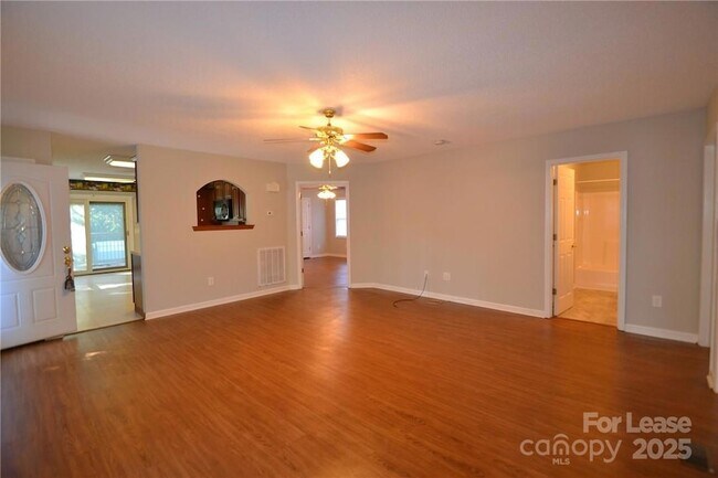 Foto del edificio - 1212 Beechwood Dr