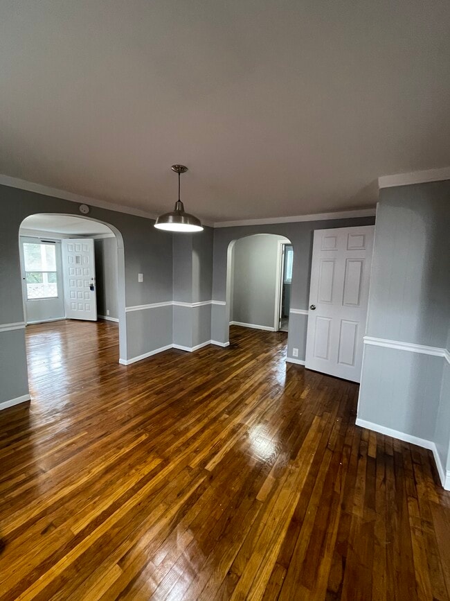 Dining - 2130 Harwine St