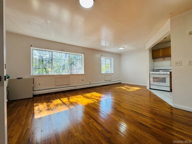 Building Photo - 53 W 192nd St