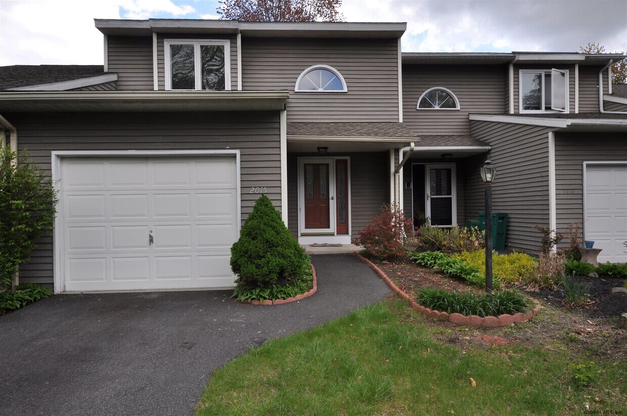 Primary Photo - 2015 Rosedale Way
