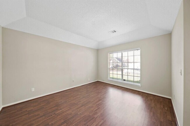 Foto del edificio - 3909 Beechwood Dr