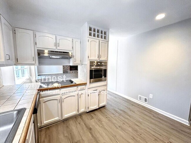 Foto del edificio - 4360 Marsh Rd