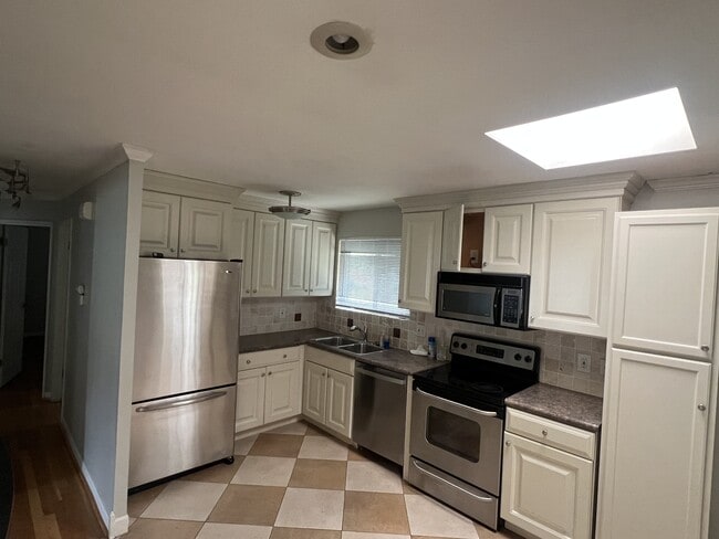 Building Photo - 448 Terryville Dr