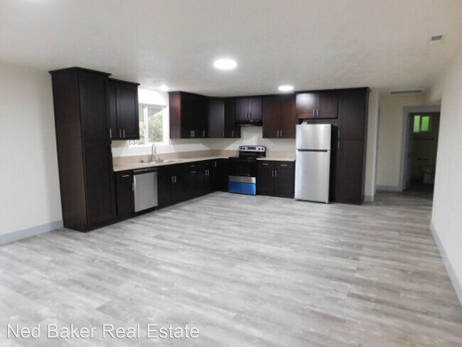 Building Photo - 3 br, 2 bath House - 5661 Bear Lane SE