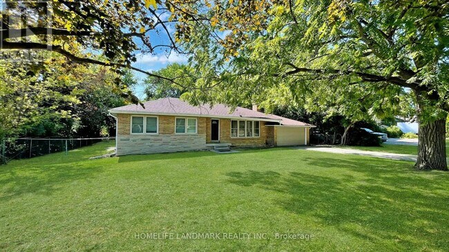 Building Photo - 11 Uplands Ave
