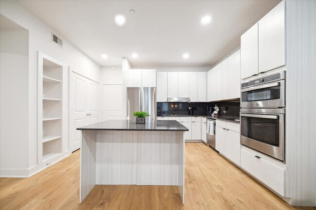 Foto del edificio - 2221 W Dallas St