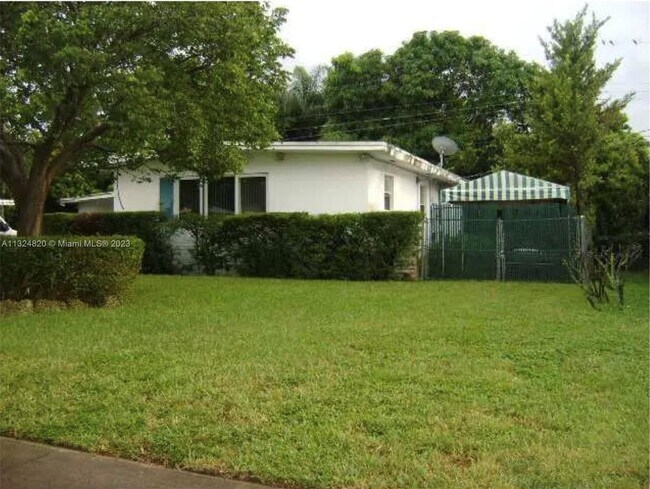 Building Photo - 1300 Little River Dr