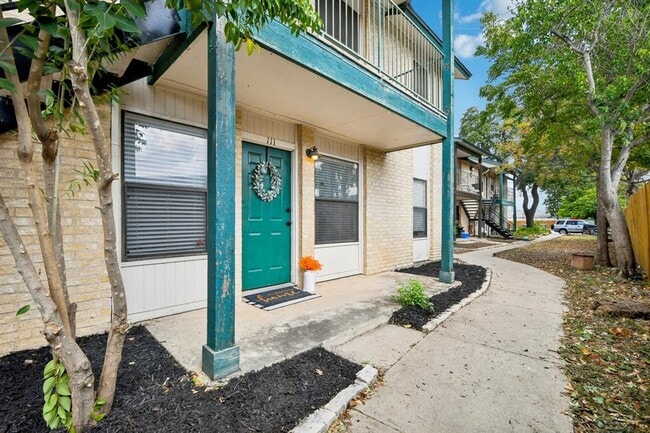 Foto del edificio - 1624 Aquarena Springs Dr