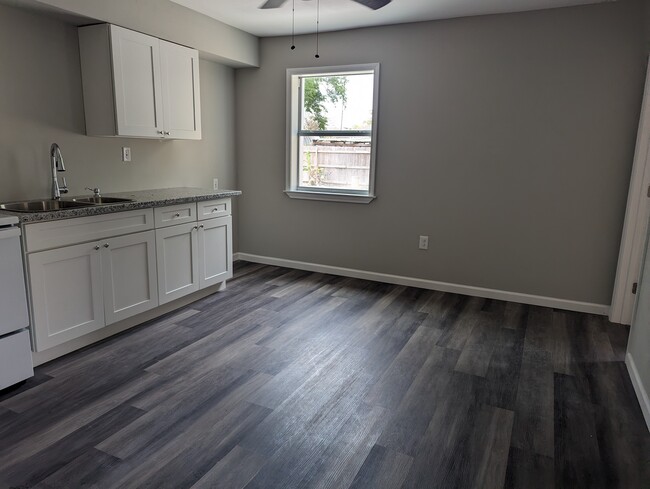 Building Photo - 209 River Oaks Dr