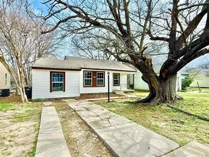 Building Photo - 4813 Sandage Ave