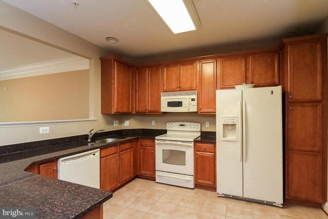 Building Photo - 7860 Rolling Woods Ct