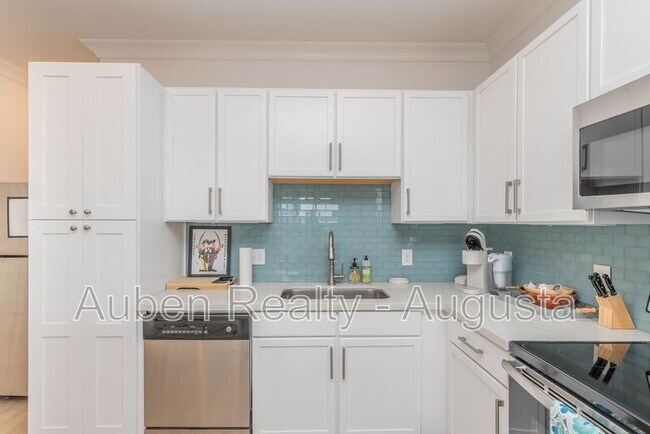 Foto del edificio - 111 Railroad Ave