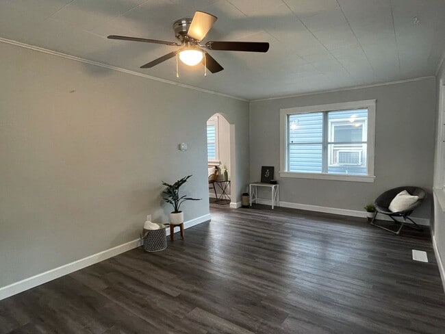 Building Photo - 2 Bed 2 Bath House with 2 Car Garage