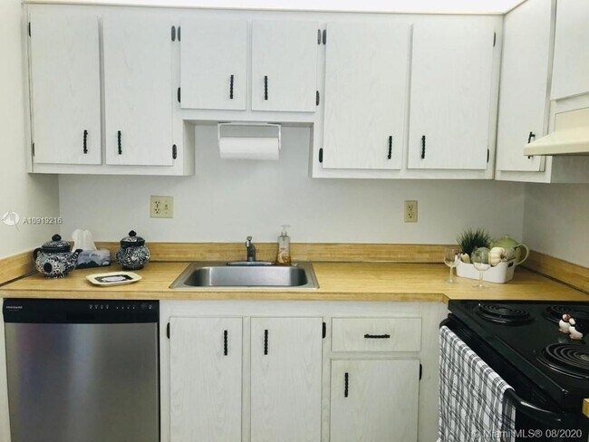 Foto del edificio - 1830 SW 81st Ave