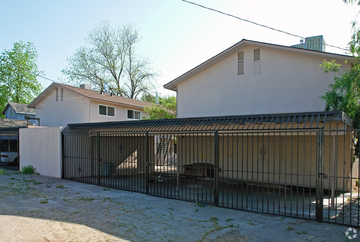 Building Photo - 609-617 N College Ave