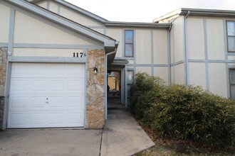 Building Photo - 117 S Saxony Dr