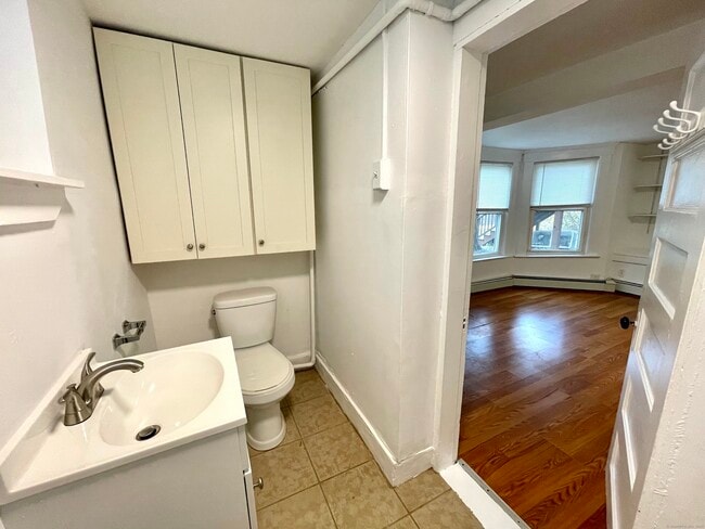 Building Photo - 535 Quinnipiac Ave