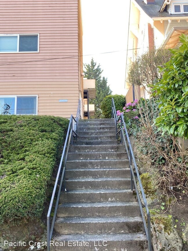 Building Photo - 201 30th Ave S