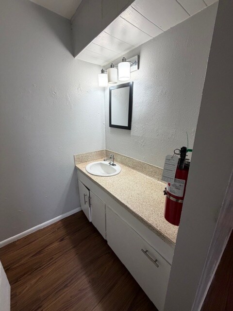 Foto del edificio - 5220 Weber Rd