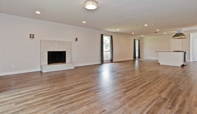 Building Photo - 8935 Woodshore Dr