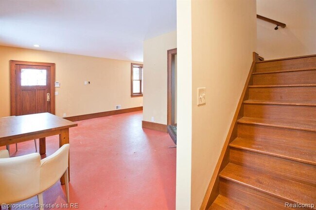 Foto del edificio - 3016 E Grand Blvd