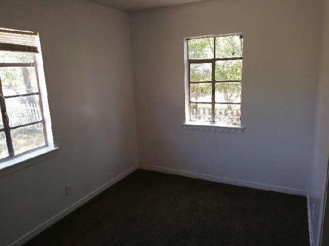 Foto del edificio - 2409 Oak Dr