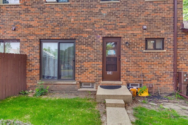 Foto del edificio - 1S134 Holyoke Ln