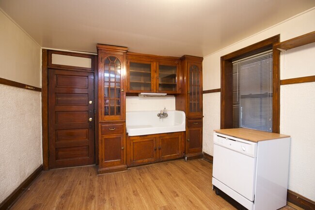 Building Photo - 2217 N Hoyne Ave