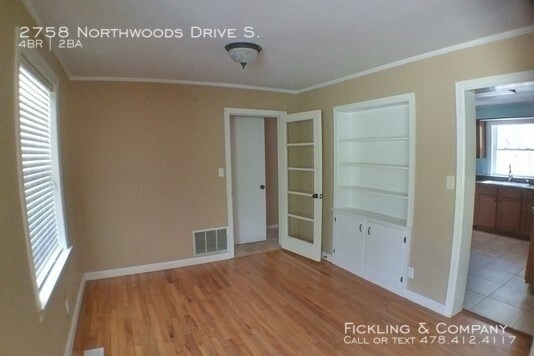 Building Photo - Convenient to I-75 and I-16!