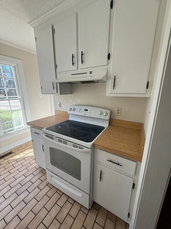 Foto del edificio - 3405 Gina Ct NW