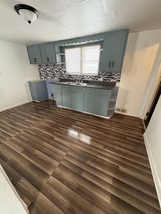 Foto del edificio - ** Move in Special ** Freshly Updated 2-Bedroom, 1-Bathroom Home – $950/Month | 1,240 Sq. Ft.