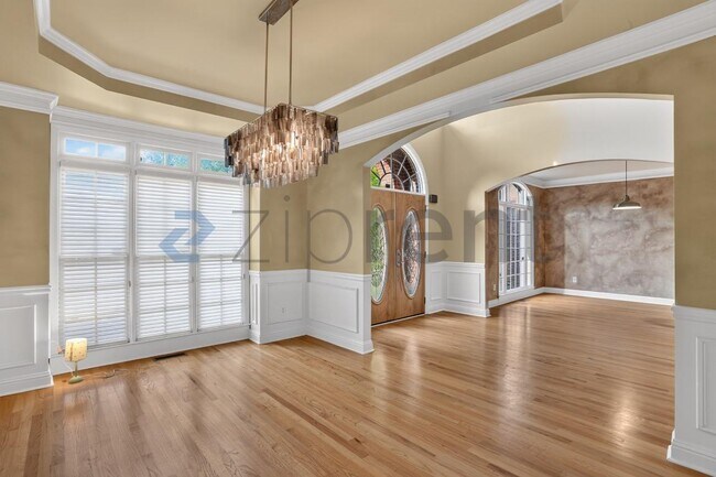 Building Photo - Unit