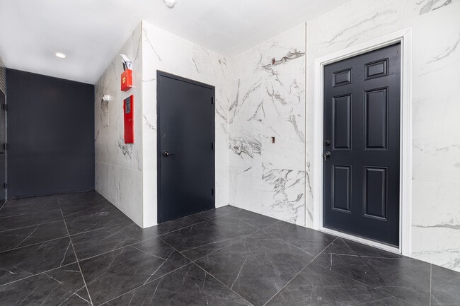 Building Photo - 1252 Main St