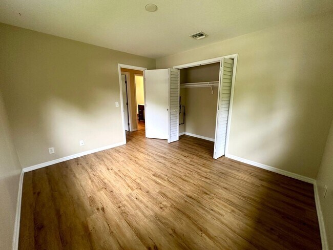 Foto del edificio - 8903 Burma Rd
