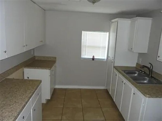 Building Photo - 3bd-2ba home