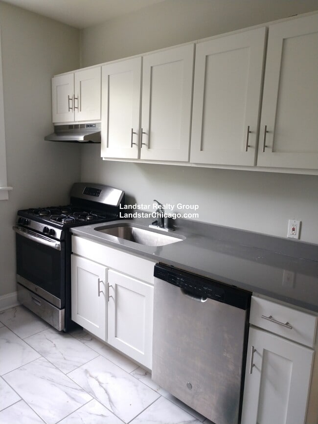 Building Photo - 732 Reba Pl