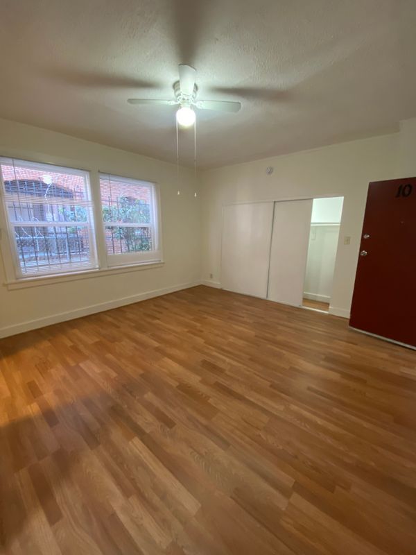 Building Photo - 3057 Leeward Ave