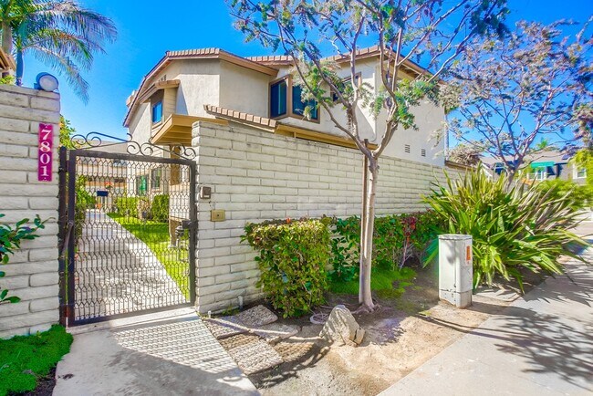 Foto del edificio - 7801 Centella St