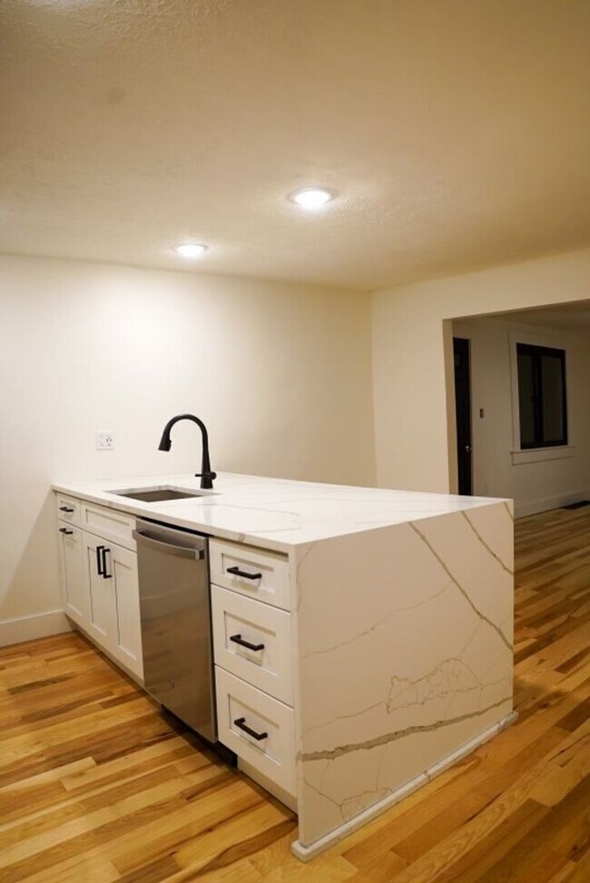 Foto del edificio - Luxury 2 bed 2 bath, amazing Southside loc...