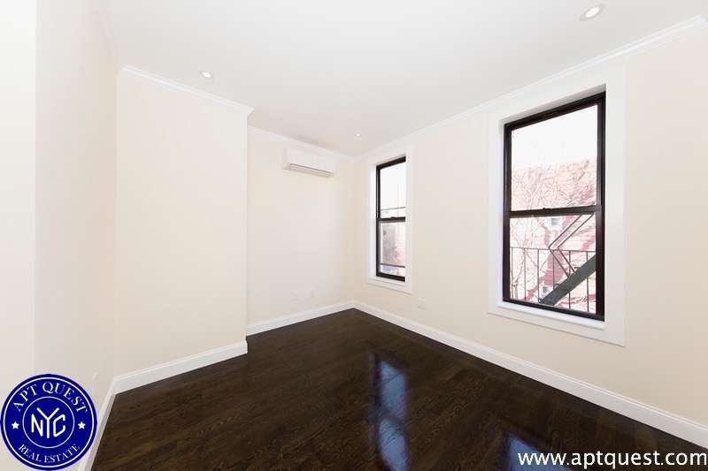 Foto principal - 106 Bedford Ave