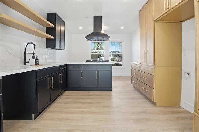 Foto del edificio - 1410 Pleasantview Dr