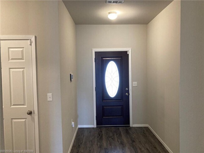 Foto del edificio - 8004 Dogwood Dr