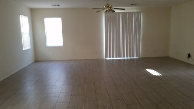 Foto del edificio - 4 Bedroom home for rent