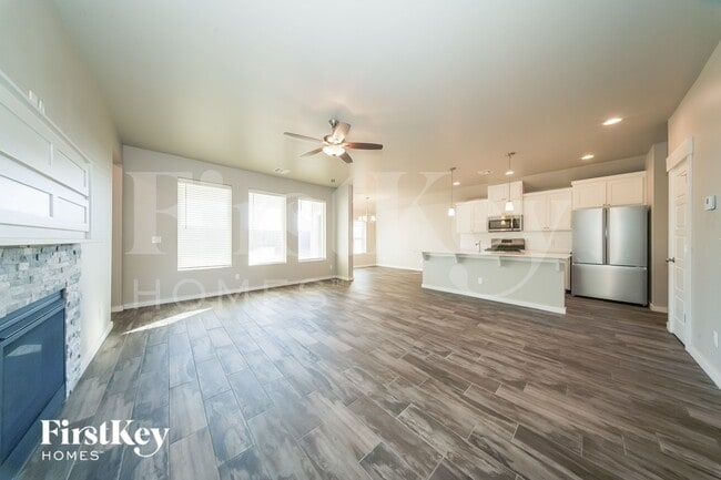 Building Photo - 2020 Sara Vista Dr