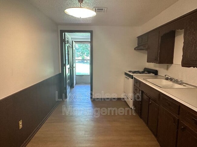 Foto del edificio - 3027 Clarke St