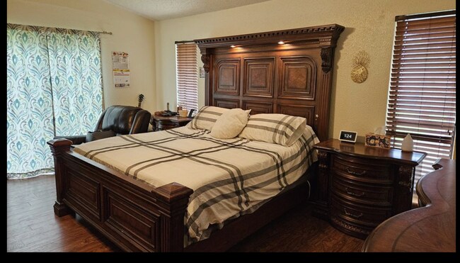 Building Photo - 1615 Camelot Dr