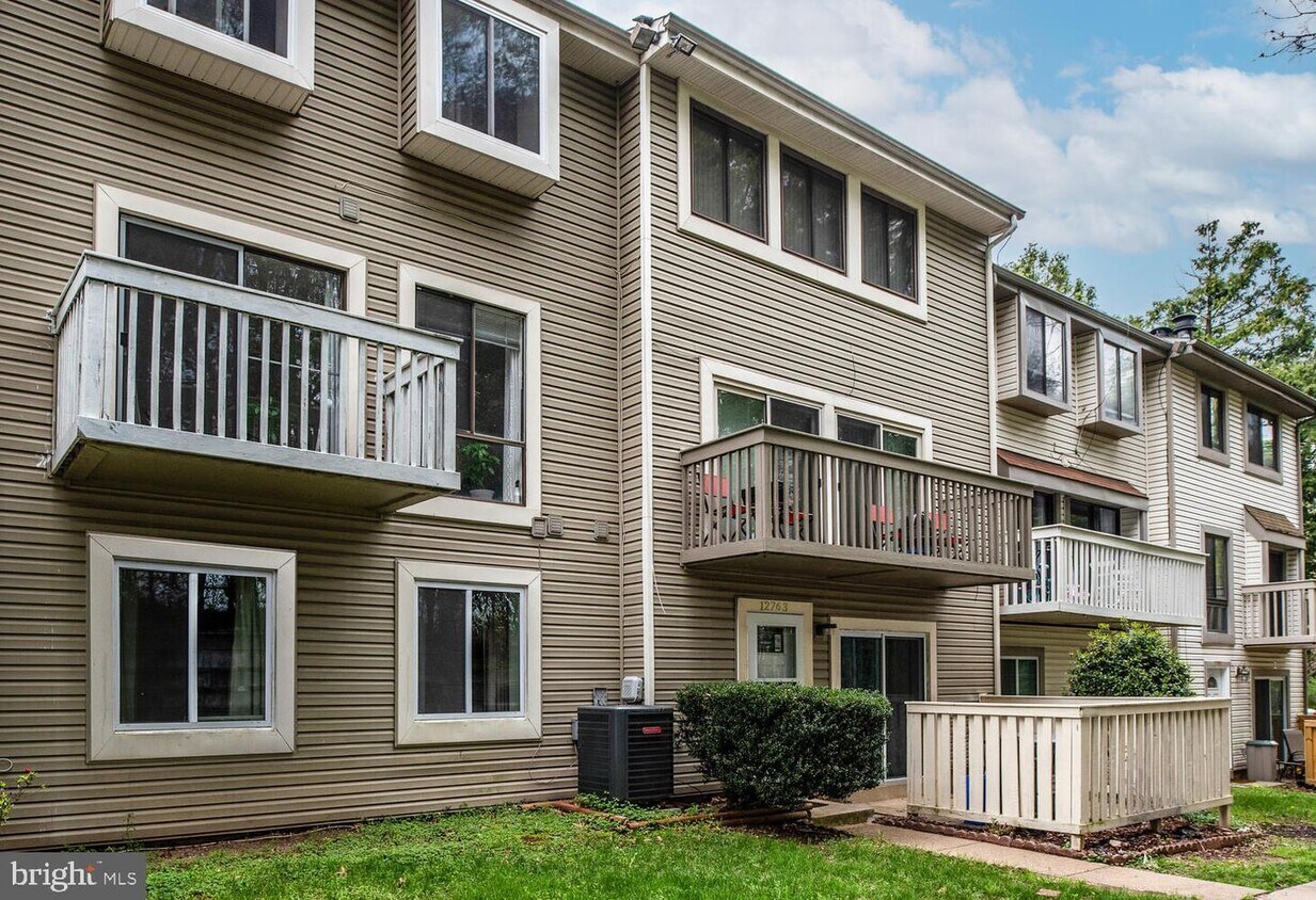 12763 Cara Dr, Woodbridge, VA 22192 Condo for Rent in Woodbridge, VA