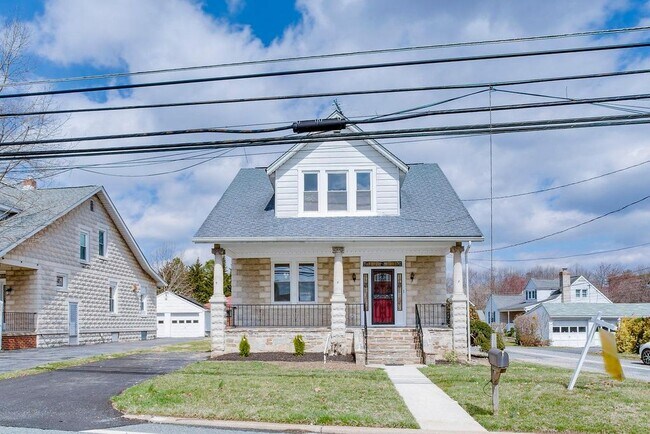 Building Photo - 4642 Ridge Rd