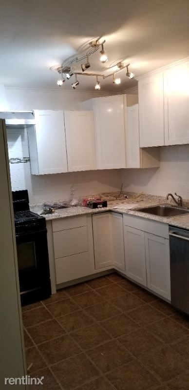 Foto del edificio - 3 br, 1 bath House - 17 W 5th St